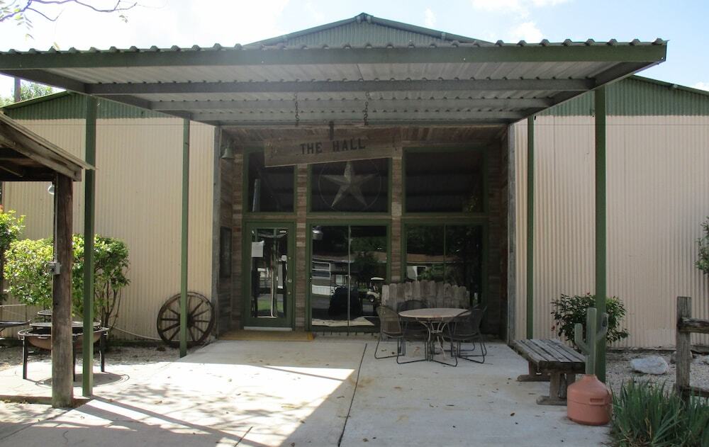 Travelers World Rv Resort San Antonio Exterior photo